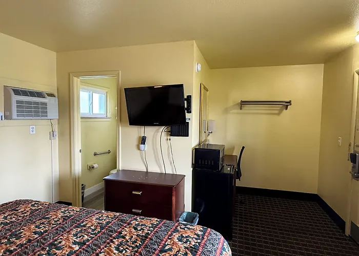 Crows Nest Inn Tawas