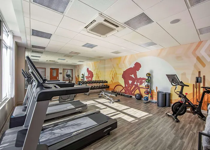 Hyatt Place Riverside Downtown
