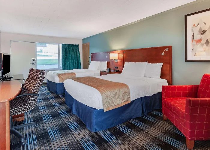 Days Inn & Suites By Wyndham St. Ignace Lakefront