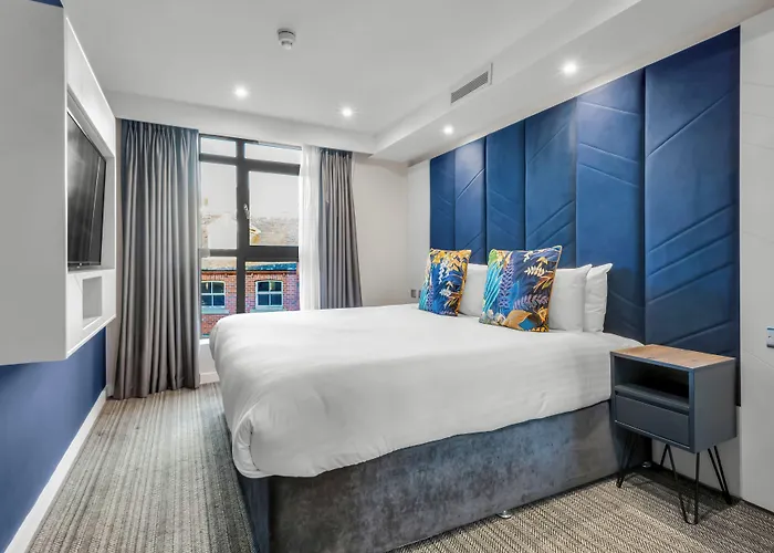 Roomzzz Leeds City