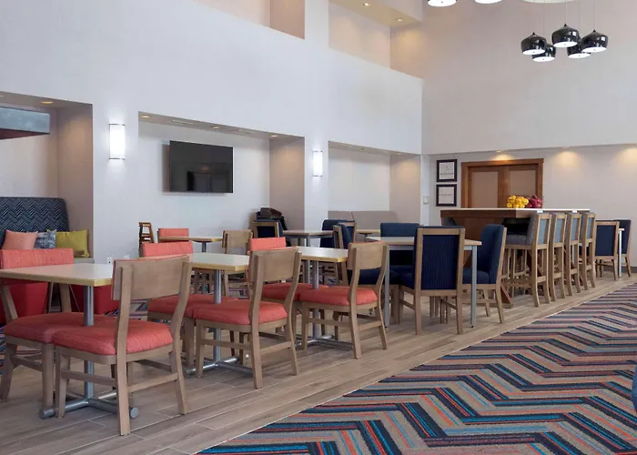 Hampton Inn & Suites Riverton