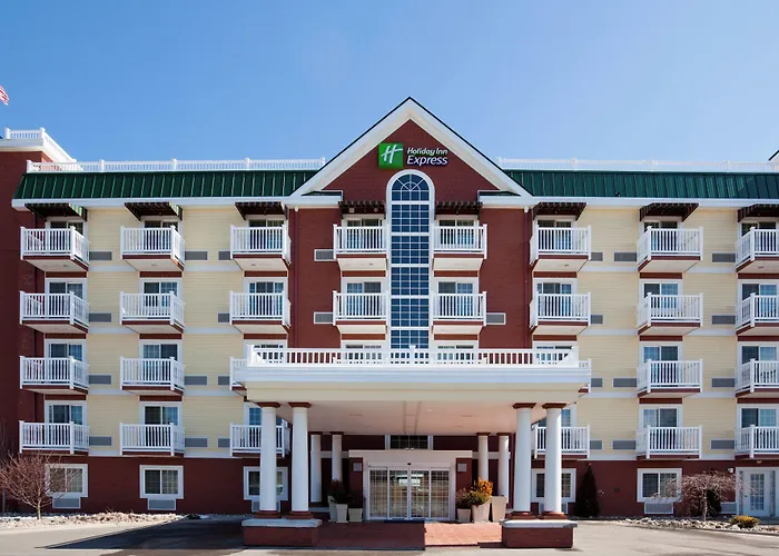 Holiday Inn Express & Suites Petoskey By Ihg