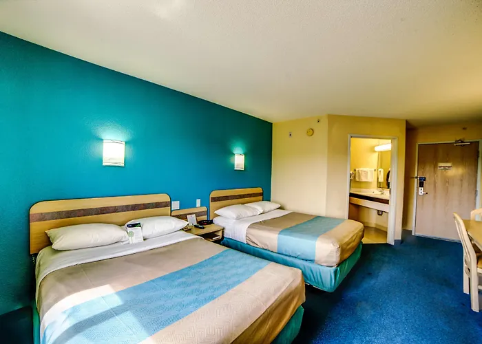 Motel 6-Huntsville, On