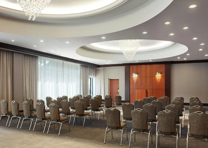 Courtyard By Marriott Hamilton