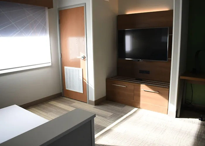 Holiday Inn Express & Suites Lincoln South By Ihg