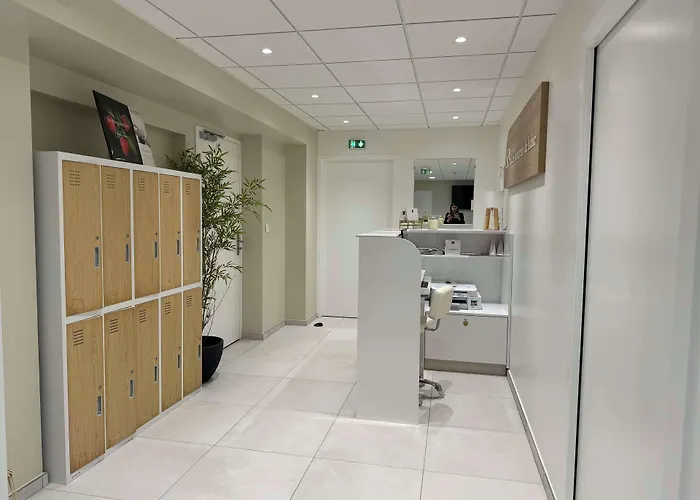 Kyriad Saumur Hyper Centre Hotel, Appartements, Seminaires Et Spa Soins Sothys Paris