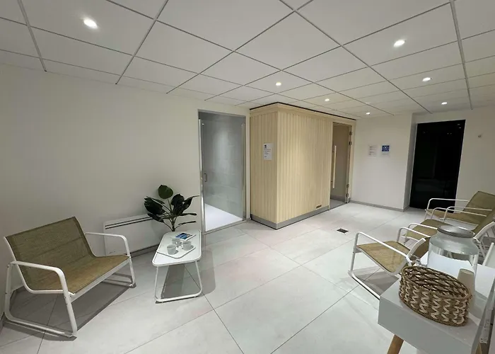 Kyriad Saumur Hyper Centre Hotel, Appartements, Seminaires Et Spa Soins Sothys Paris