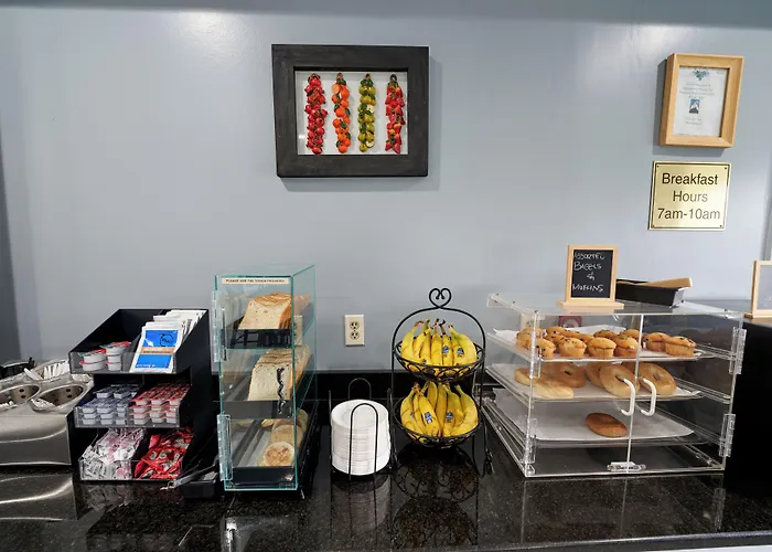 Admiralty Inn & Suites - A Red Collection Hotel