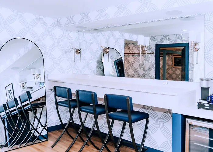 Salem Waterfront Hotel & Suites