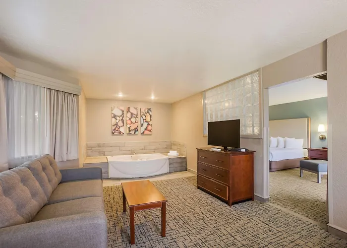 Best Western Harbour Pointe Lakefront
