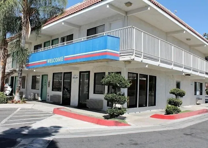 Motel 6 Bakersfield, CA - Convention Center