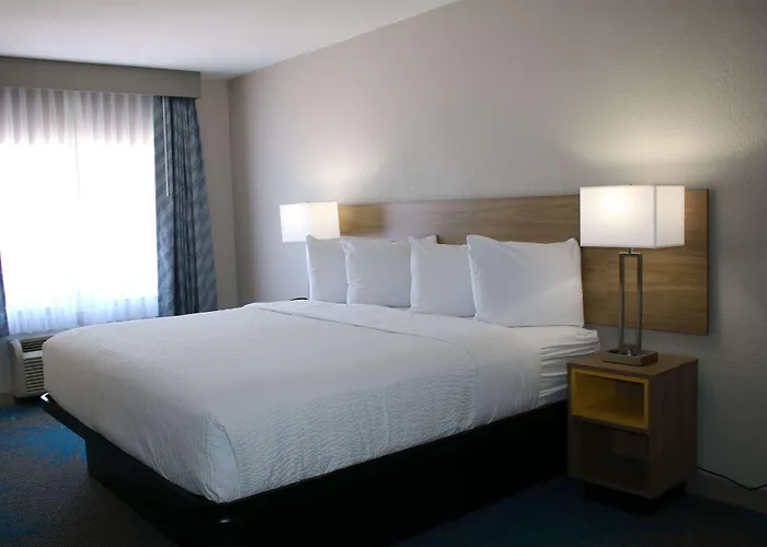 Days Inn By Wyndham Waco University Area