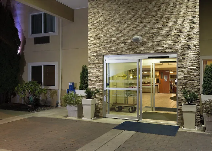 Holiday Inn Express Hotels & Suites Burlington By Ihg
