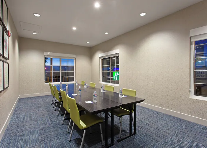 Holiday Inn Express & Suites Oakland - Airport By Ihg
