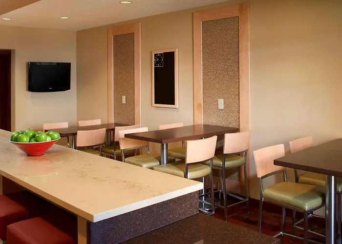 Sonesta Simply Suites Detroit Novi