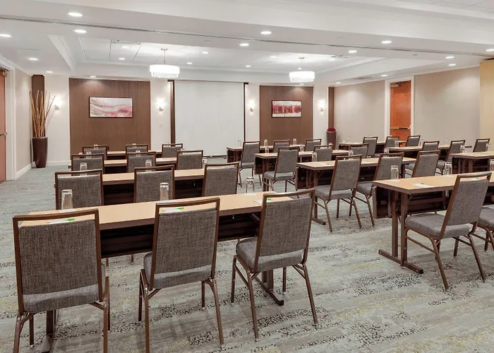 Courtyard By Marriott Portsmouth