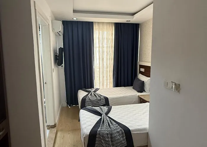 River Hotel