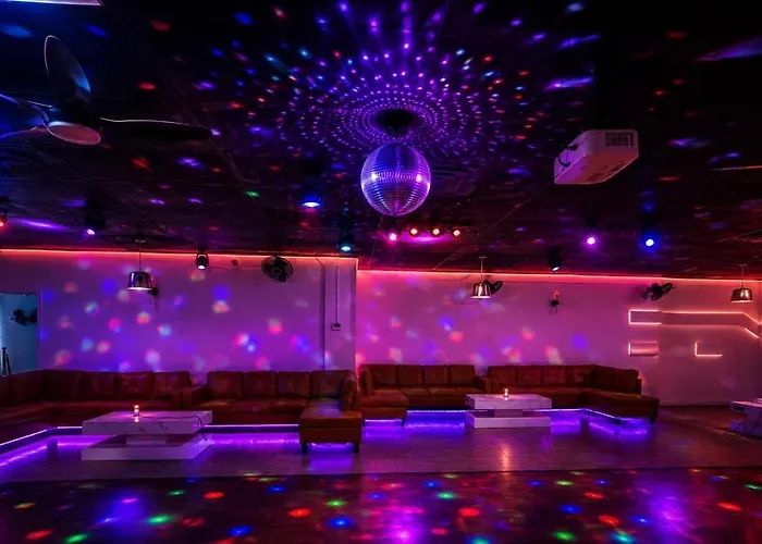 R Nite Star Hotel At Arlington Entertainment District