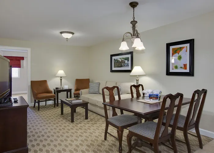 Bluegreen Vacations Patrick Henry Square, An Ascend Collection Resort