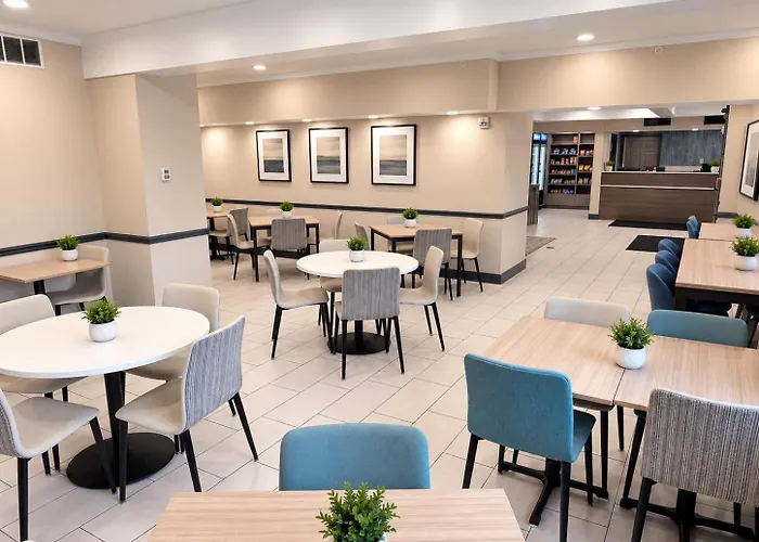 Country Inn & Suites By Radisson, Lansing, Mi