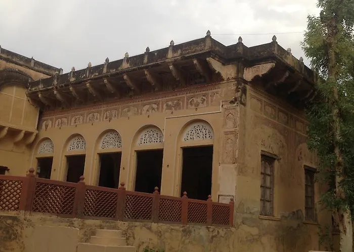 Narayan Niwas Castle