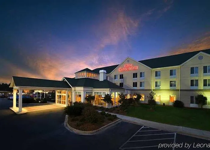 Savannah Hotels With Pool