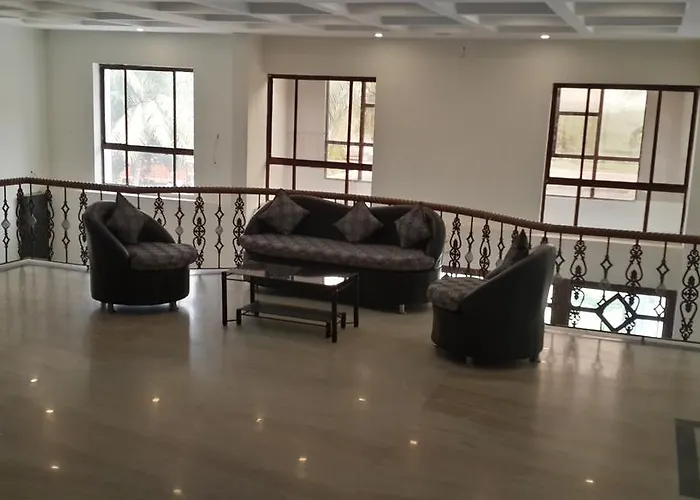 Paramount Inn