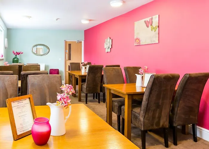 The Lounge Hotel&Bar