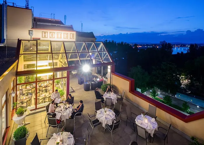 Maximilian Hotel&Apartments Weil am Rhein / Basel