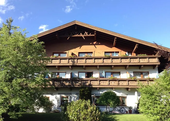 Hotel Garni Almhof Seefeld in Tirol