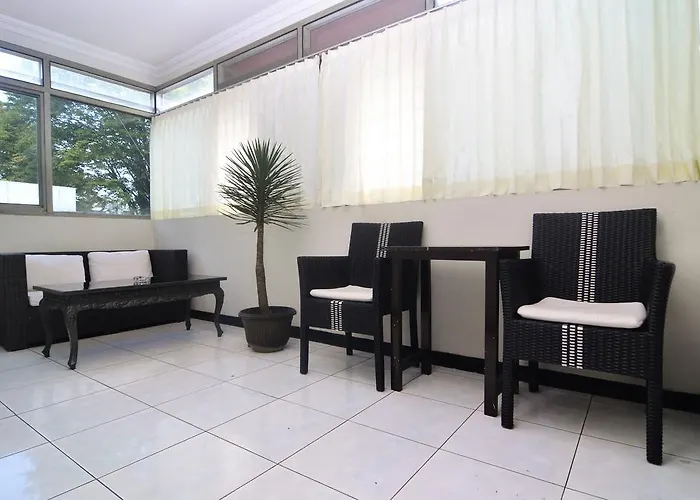 Hotel Sumber Waras
