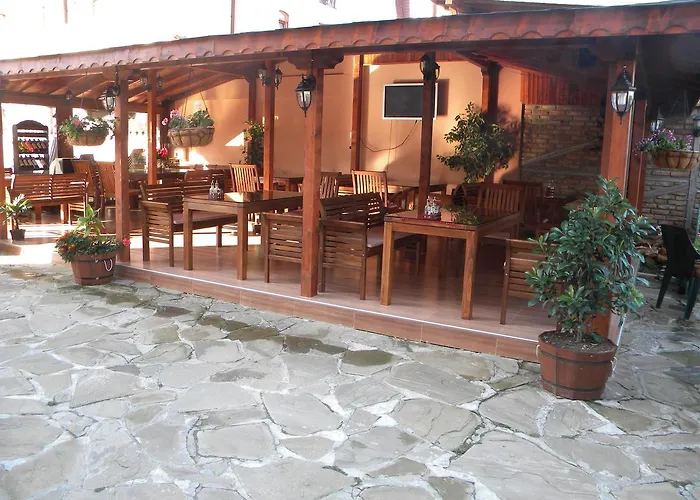 Hotel Black Sea - Breakfast, Pool & Free Parking