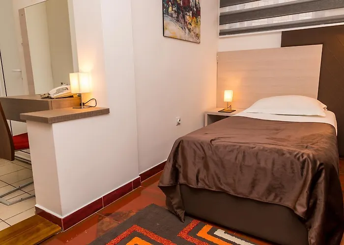 Hotel S