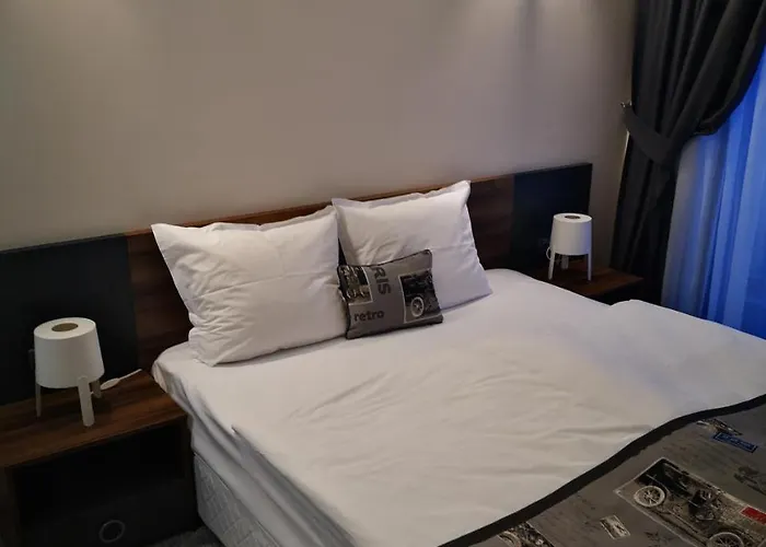 Family Hotel Novel City