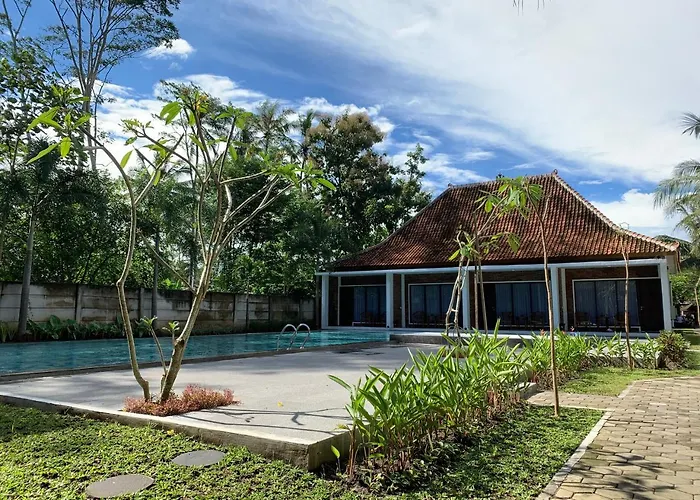 The Nalaya Hotel & Resto
