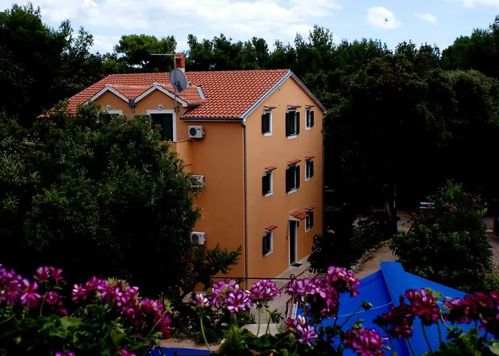 Ana Rooms