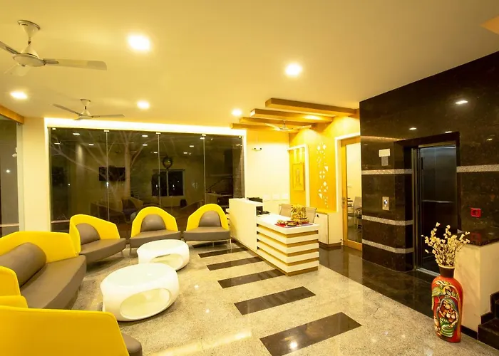 Ponnis Hotel
