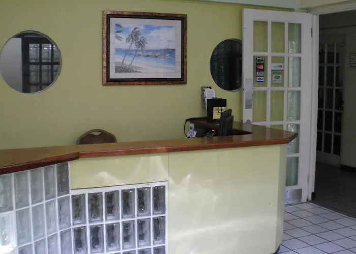 Pineapple Court Hotel