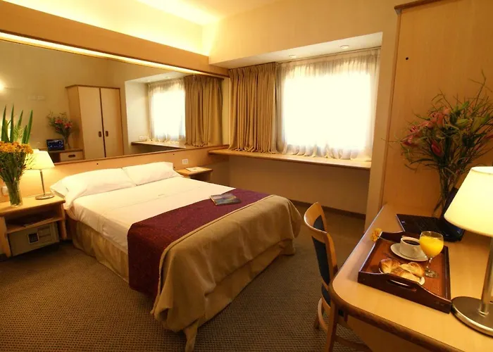 Hotel Aeroparque Inn & Suites