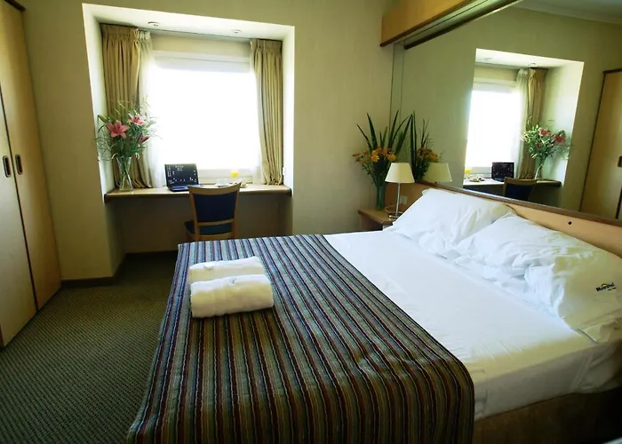 Hotel Aeroparque Inn & Suites