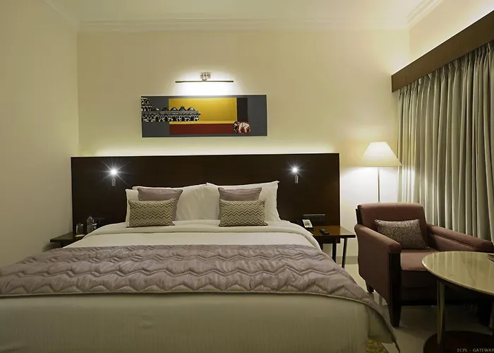 Hotel Naveen Lakeside