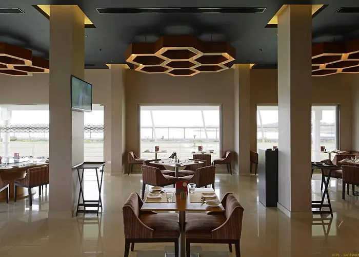 Hotel Naveen Lakeside