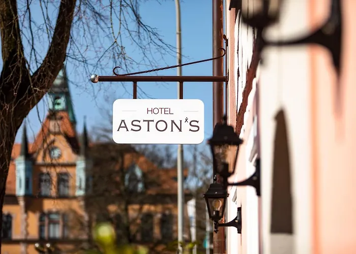 Aston'S Hotel