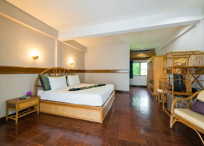 Pen Villa Hotel, Surin Beach - SHA Extra Plus